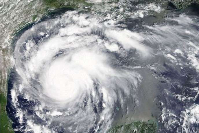 На США насувається потужний ураган Харві