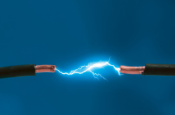 На Харківщині смертельно вдарило струмом підлітка, що грався на залізничному мосту