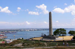 Окупанти перенесли святкування дня міста в Керчі