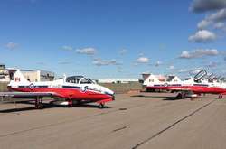  Дві пожежні машини були спрямовані на злітну смугу 