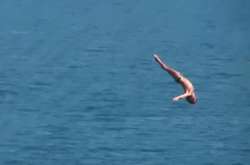 В окупований Крим приїхали іноземні спортсмени для змагань зі стрибків зі скелі