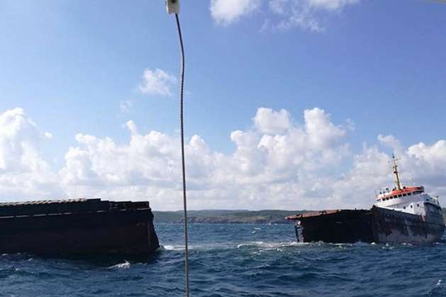Біля Босфору розламалося навпіл судно, яке возило вантажі в окупований Крим