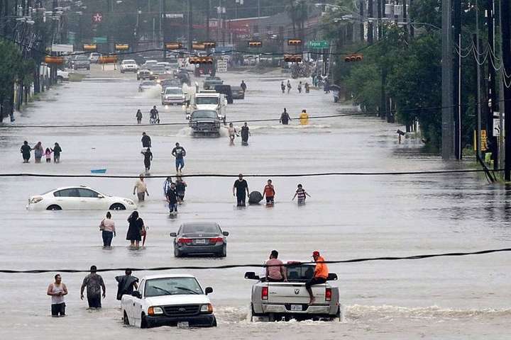 Ураган Харві у США: повені затопили місто Х'юстон, є загибла