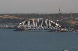 На Керченському мосту окупанти почали встановлювати залізничну арку