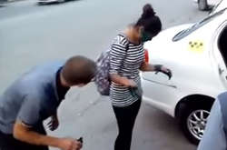 В Росії таксисти змусили вмитися зеленкою пасажирів, у яких не було грошей