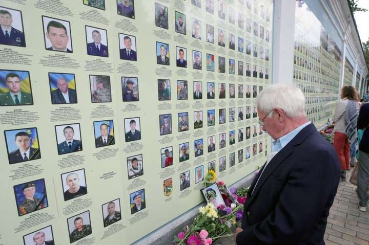 У Києві відкрилася виставка в пам'ять про жертв Іловайської трагедії