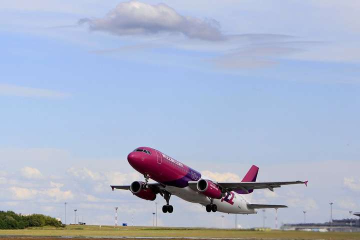 Літак Wizz Air не зміг вилетіти з Німеччини до Києва через несправність 
