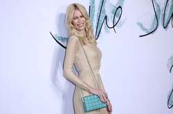 Отдых на яхте: 47-летняя Клаудия Шиффер продемонстрировала идеальную фигуру в бикини