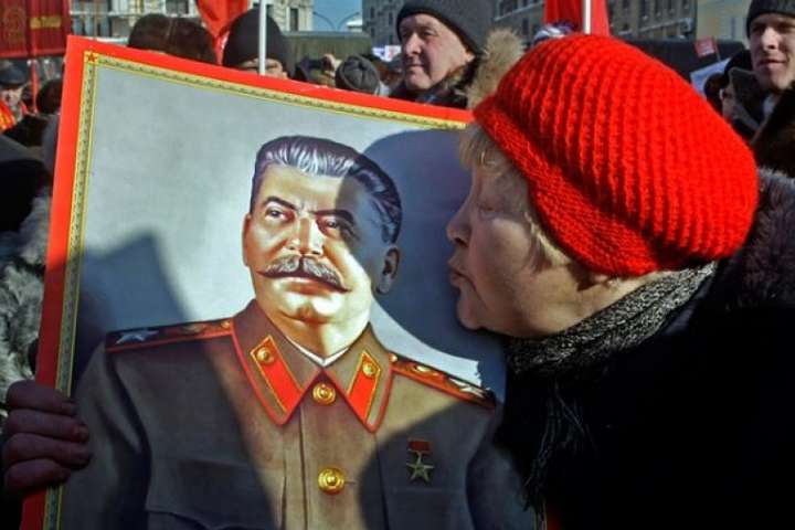 Відомий письменник пояснив шалену любов росіян до Сталіна