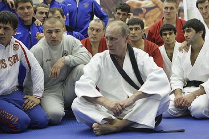 Путін використовує дзюдо, щоб зміцнити стосунки з Угорщиною