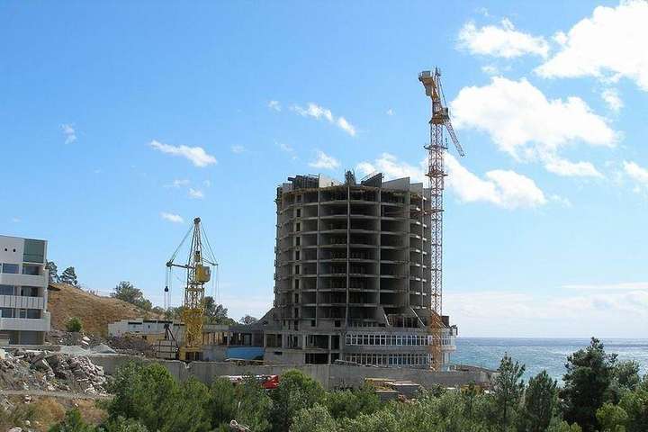 Окупаційній владі Криму не вистачає цементу 