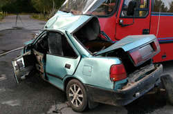 На Вінниччині легковик влетів в автобус. Фоторепортаж з місця ДТП