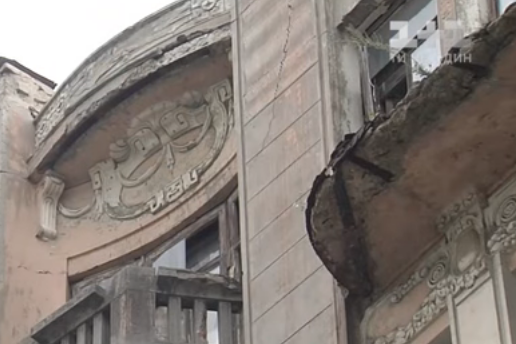 Упал балкон: в центре Киева гибнет знаменитая усадьба 