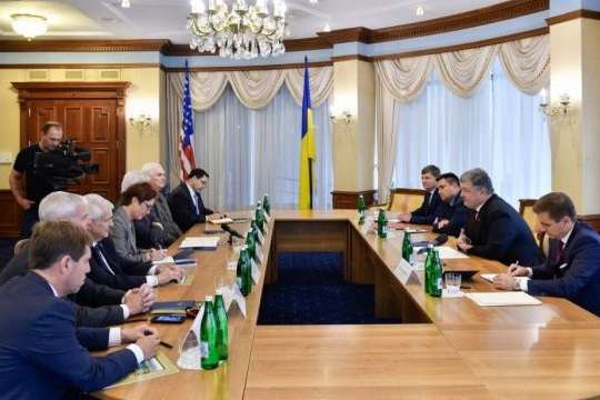 Порошенко закликав американських конгресменів надати Україні зброю