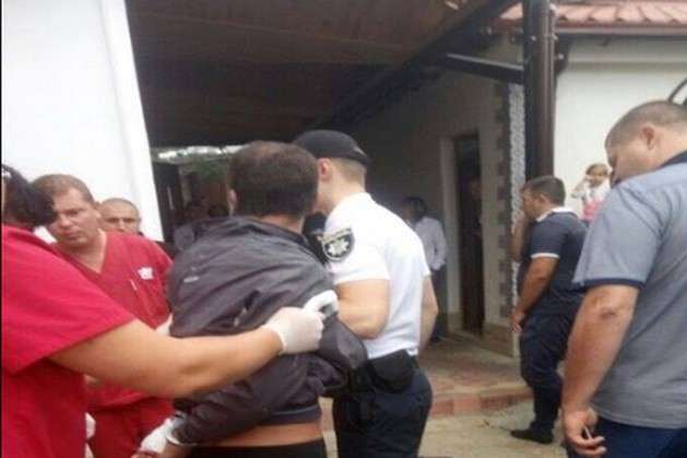 В Одесі іноземець напав на поліцейського у перукарні