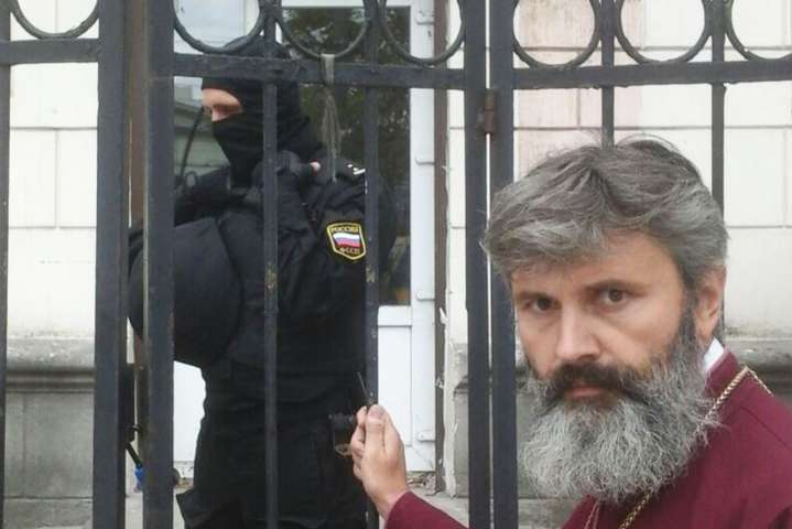 Прокуратура взялась за блокування українського храму в окупованому Сімферополі