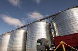  Резервуари з нафтою 