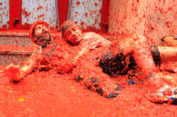 Томатне божевілля. Як у Іспанії чавлять помідори