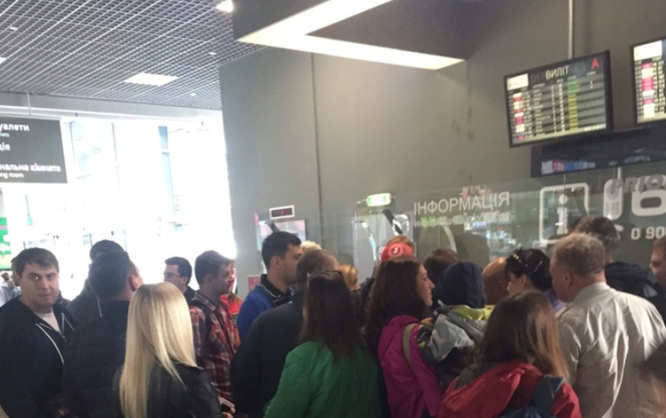Туристи, що застрягли у Києві, нікуди не полетіли і повернулись додому