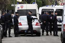 У Парижі біля Ейфелевої вежі затримали підозрілого чоловіка