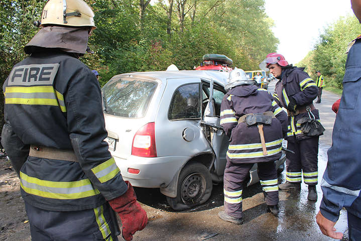 Лобове зіткнення автівок на Хмельниччині: чотири людини загинули (фото)