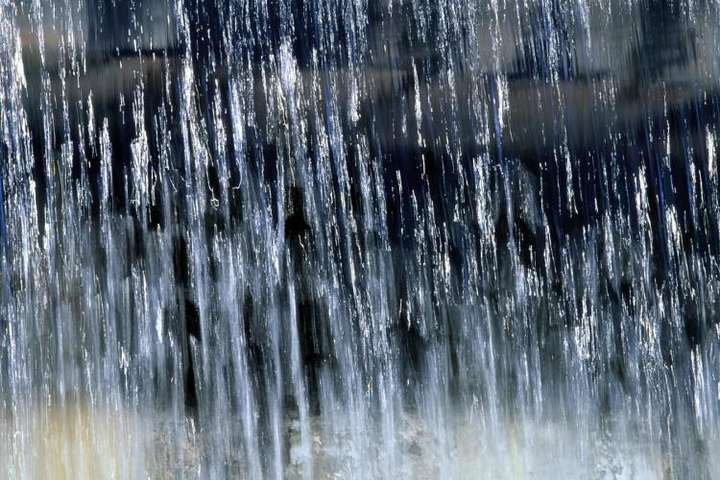 Синоптики попередили про сильні дощі на заході країни