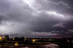 У Франції від удару блискавки на фестивалі постраждали 15 людей