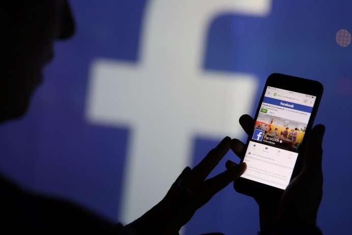 Facebook вимагає від російської платіжної системи передати їй домен facebook.ru