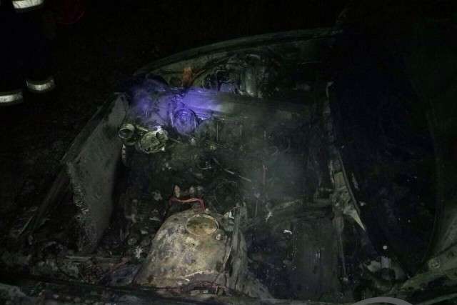 На Вінниччині коротке замикання знищило дві автівки (фото)