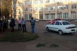 У Миколаєві конфлікт на дорозі переріс у стрілянину: одного чоловіка госпіталізували