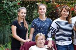 Мамин син. Квартири, дорогі авто та земельні ділянки родини Олега Ляшка