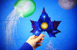 Вместо холста: Художница рисует фантастические миры на сухих кленовых листьях