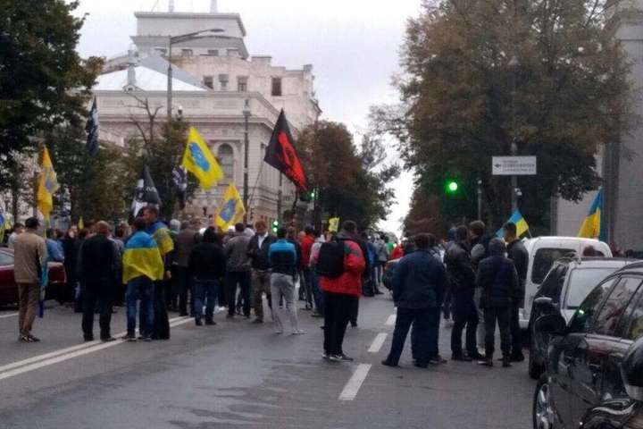У центрі Києва триває одразу кілька акцій протесту