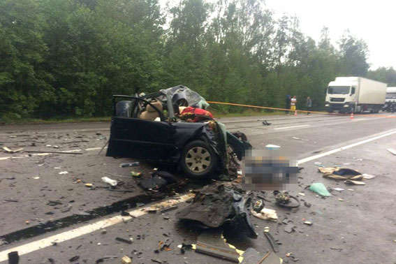 На Рівненщині Opel врізався у фуру: чотири жертви