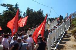 Пионеры и советские песни: как в Крыму «воскресили» памятник Ленину