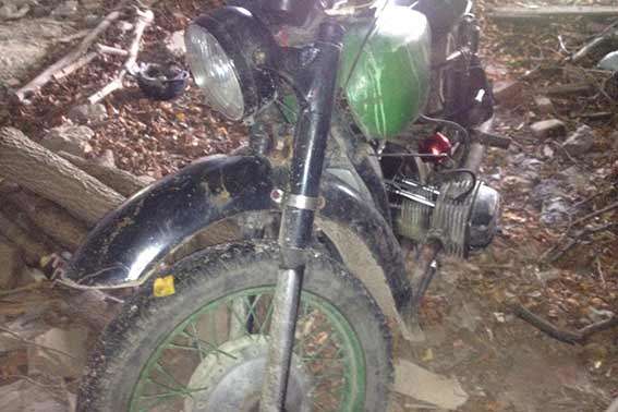 З приватного подвір'я на Вінниччині чоловік вкрав мотоцикл