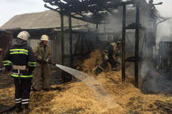 На Київщині гасили приватну будівлю