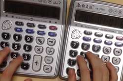 Японец сыграл Despacito и песню Эда Ширана на калькуляторах