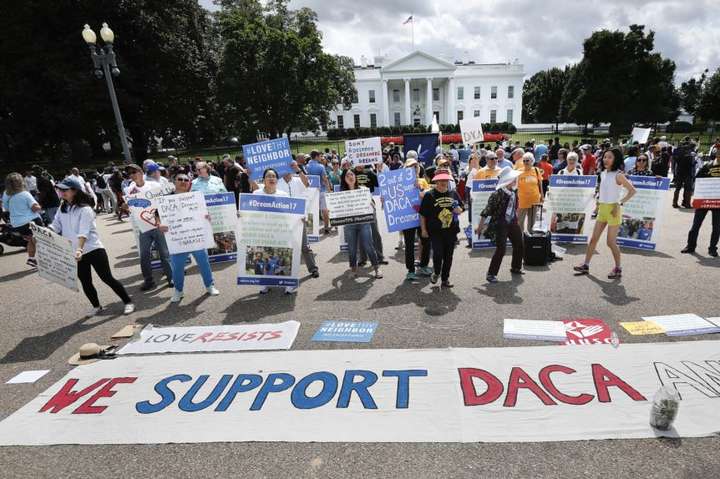 П'ятнадцять американських штатів виступили проти згортання програми DACA