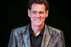 Джим Керри удивил поклонников помолодевшим видом на Венецианском кинофестивале