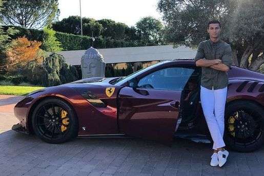 Роналду купив Ferrari за $450 тисяч