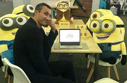 Як Кличко-молодший розважався у Китаї з «посіпаками» (фото)