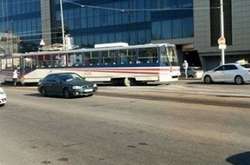 У центрі столиці зійшов з рейок швидкісний трамвай (фото)