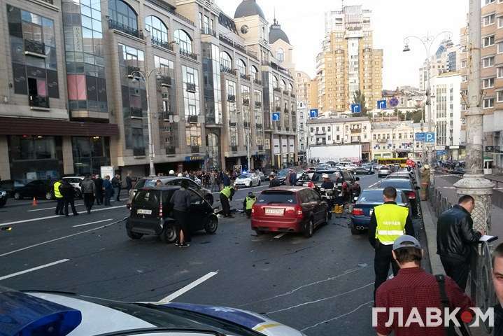 Вибух автівки в центрі Києва: є постраждалі (відео 18+)