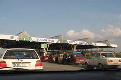 У пункті «Краковець», де очікують Саакашвілі, утворився автомобільній затор