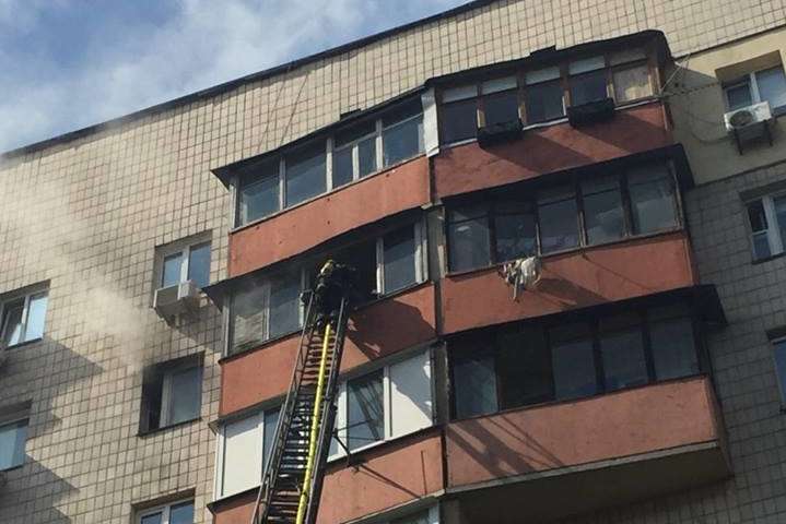 У Києві сталася пожежа у дев'ятиповерхівці: загинула дитина