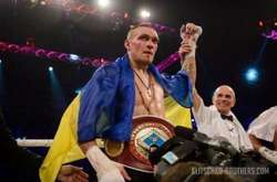 Як виглядала «чемпіонська» роздягальня Усика після бою з Хуком (фото)