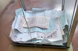 У Москві, де проходять вибори, кандидат покусав члена дільничної комісії