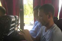 Михайло Саакашвілі автобусом в'їжджає на територію України