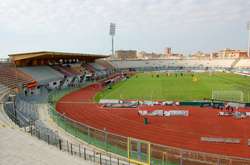 Футболісти «Кальярі» пригостили пивом робочих, що побудували стадіон за 124 дні